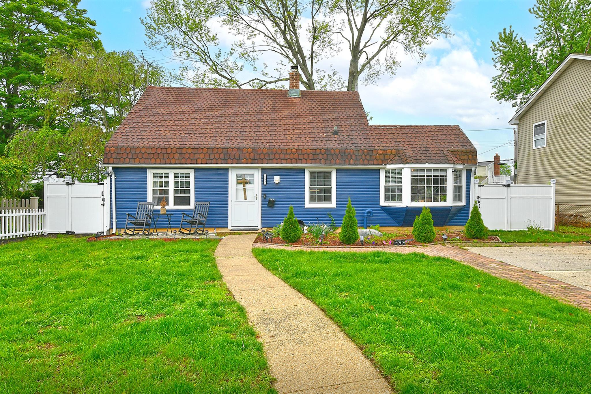 133 Spring Lane, Levittown, New York image 2