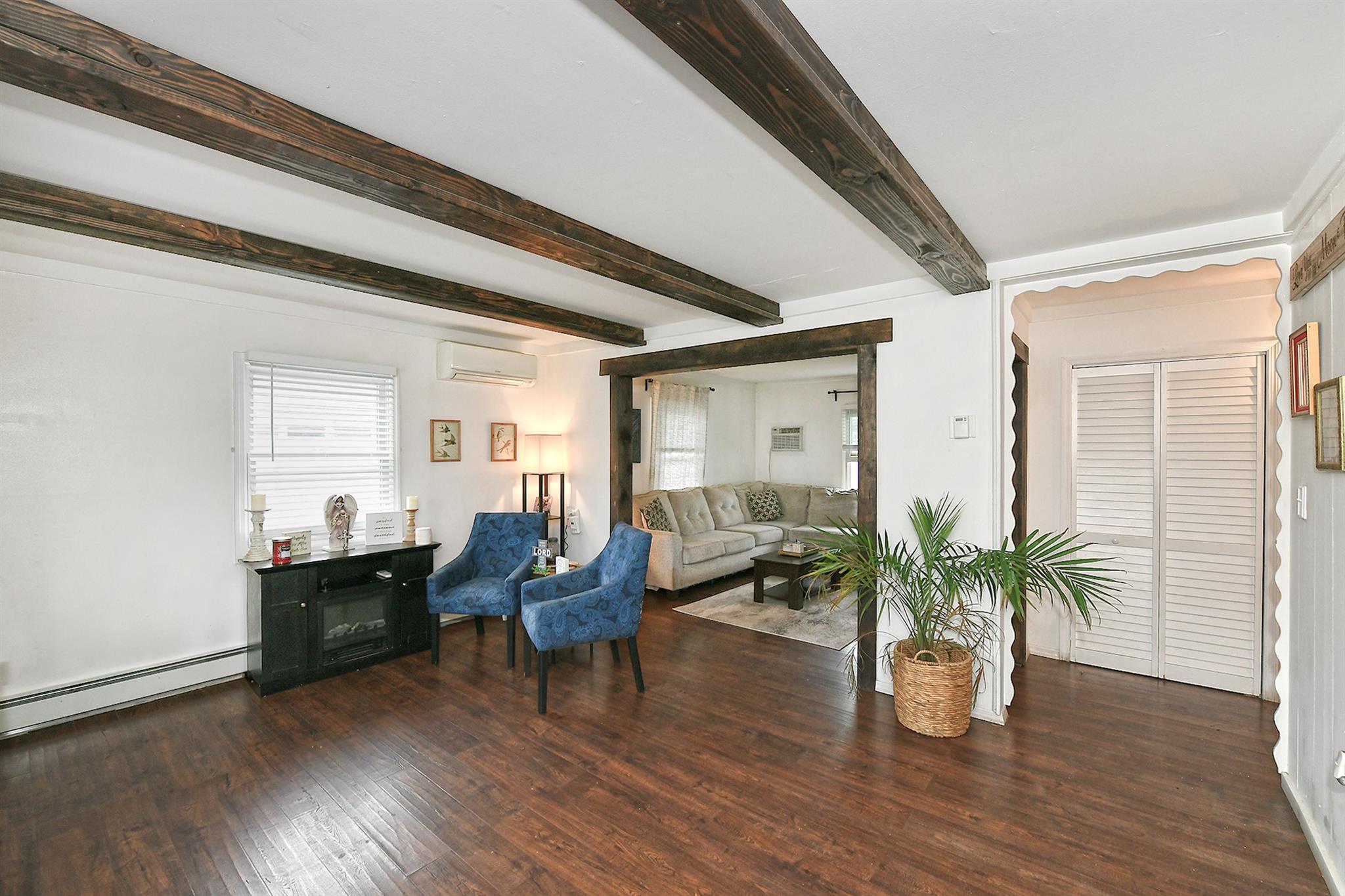 133 Spring Lane, Levittown, New York image 11