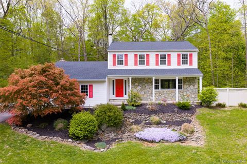 Homes For Sale - 25 Hudson Drive<br/> Dutchess County, Hyde Park, NY 12538