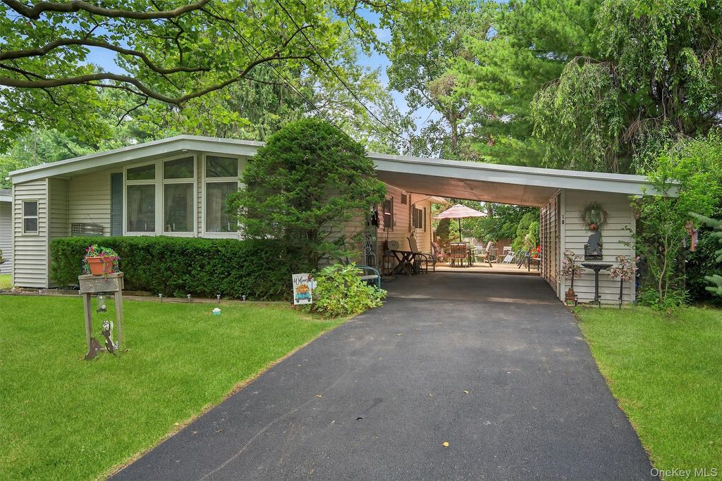 Photo of 19 The Curve Road, Rock Hill, NY 12775 (MLS # 922721)