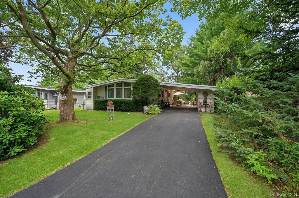 Photo of 19 The Curve Road, Rock Hill, NY 12775 (MLS # 922721)