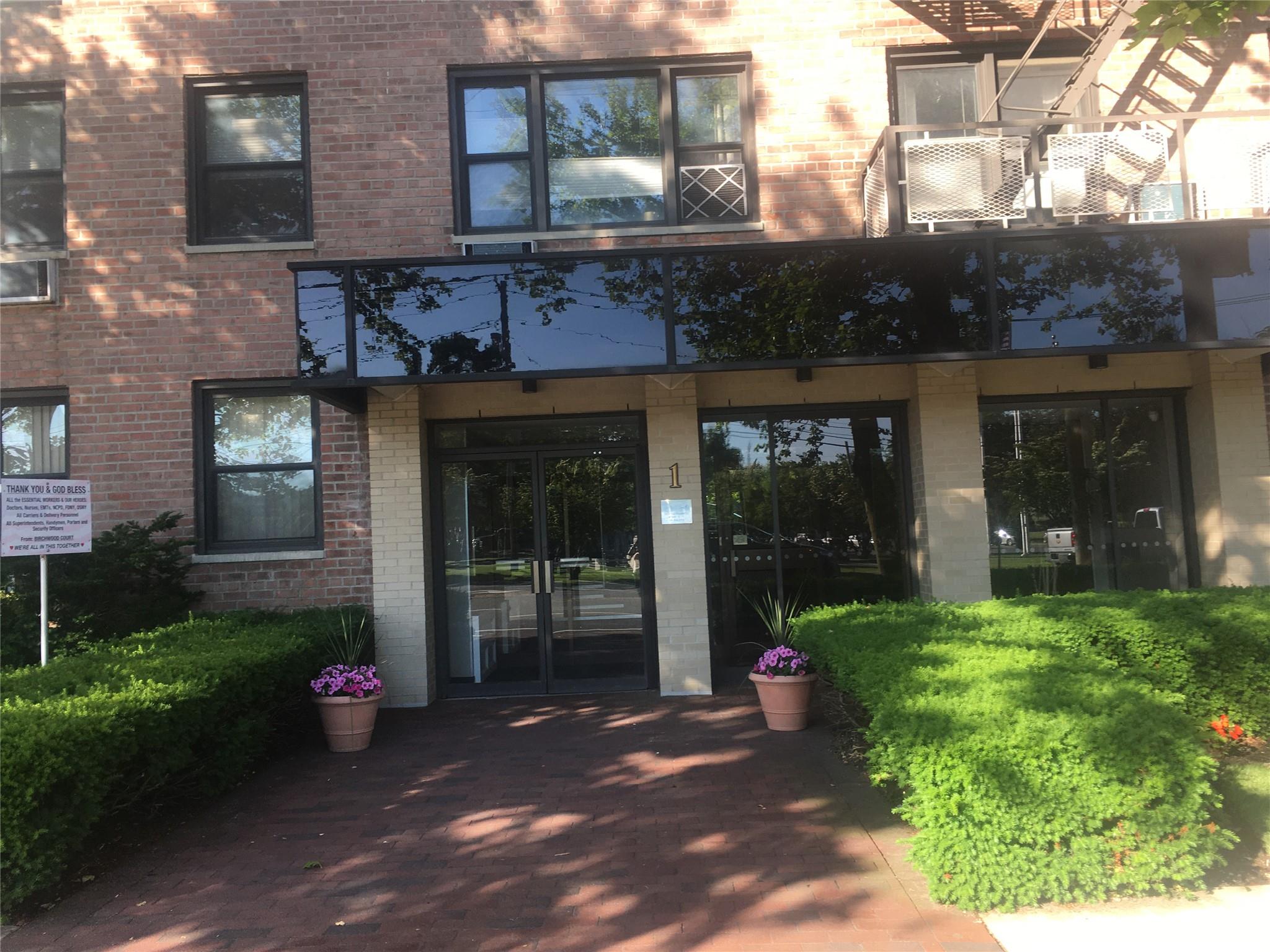 1 Birchwood Court #2F, Mineola, New York image 2