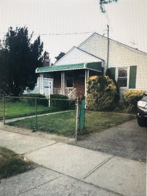22 GORDON AVE, WESTBURY, NY 11590 - Image f9dbc48667fd29ec7920c86d3a26e2af/1540656224
