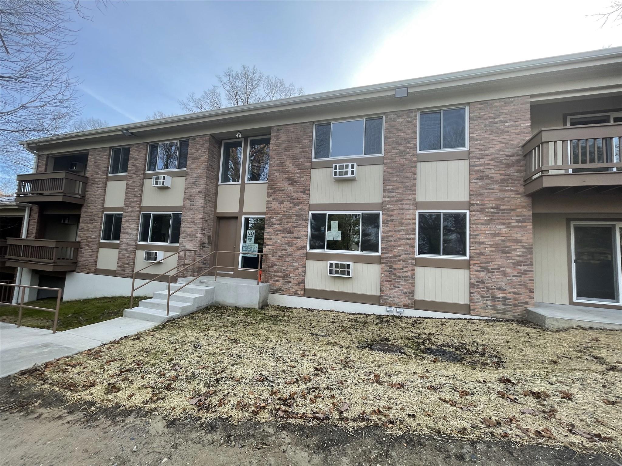 Rental Property at Woods End Circle Cir 3P, Peekskill, New York - Bedrooms: 1 
Bathrooms: 1 
Rooms: 4  - $2,000 MO.