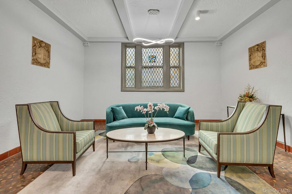 Photo of 1440 Midland Avenue Avenue #4H, Bronxville, NY 10708 (MLS # 997908)