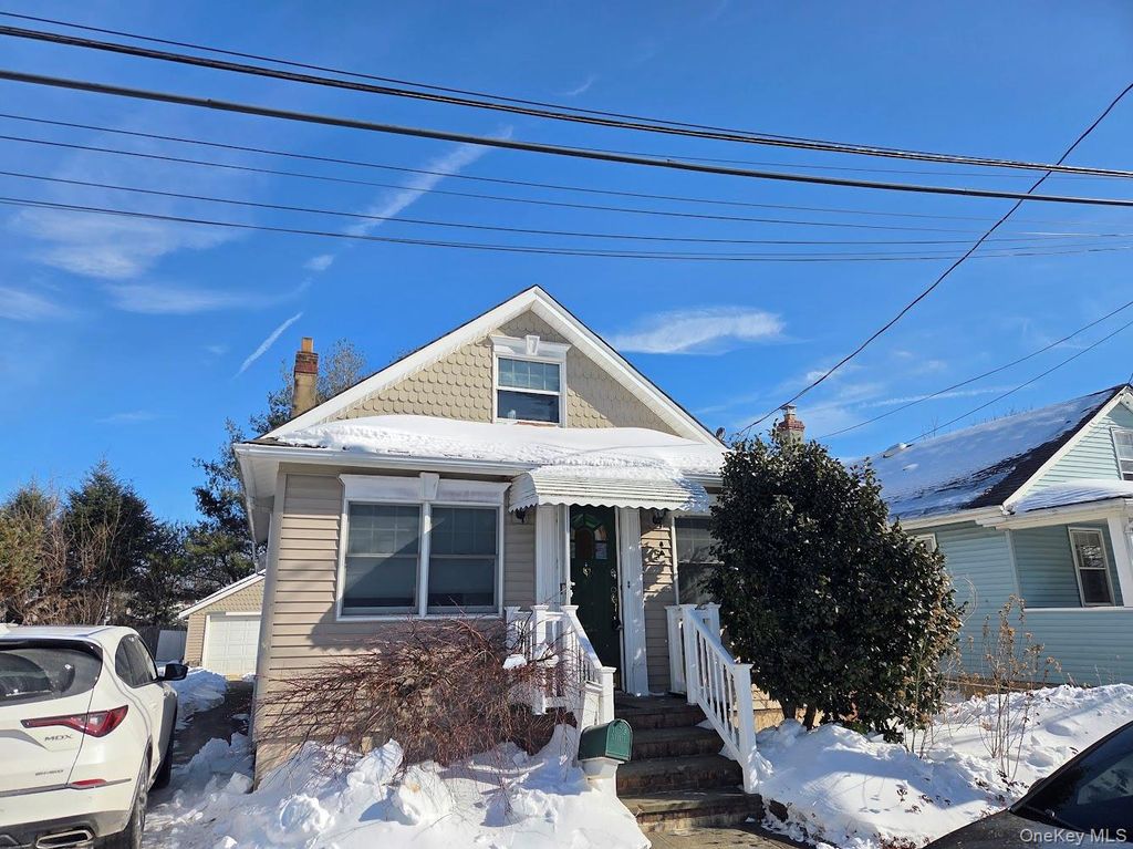 Photo of 5 Milton Street, Hicksville, NY 11801 (MLS # 957259)
