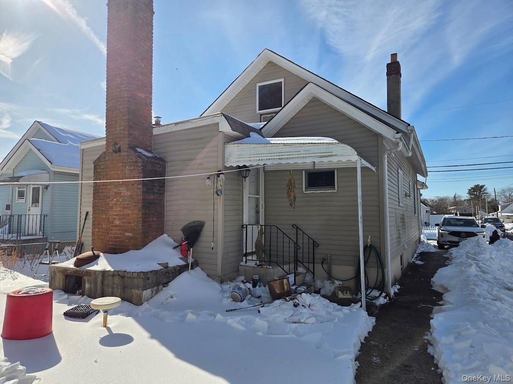 Photo of 5 Milton Street, Hicksville, NY 11801 (MLS # 957259)