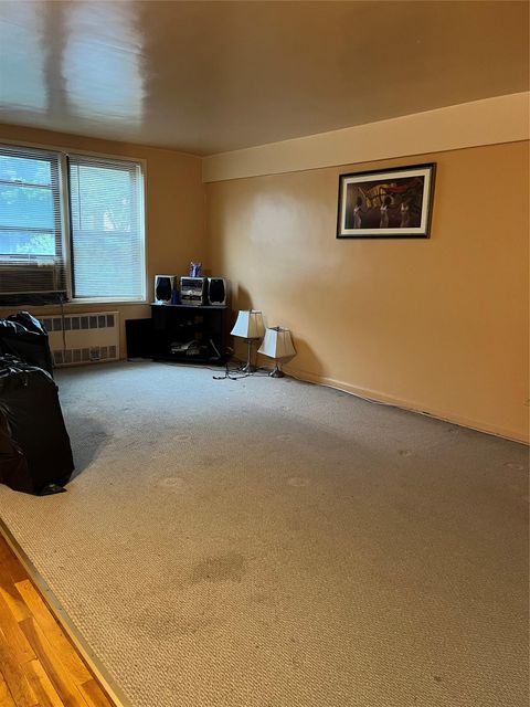 Homes For Sale - 33-24 Junction Blvd Blvd #3M<br/> Jackson Heights, NY 11372