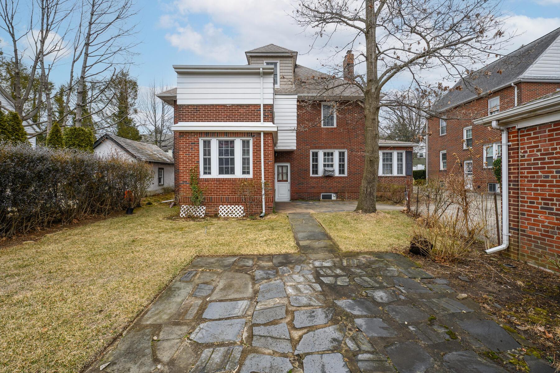 48 Essex Road, Great Neck, New York image 27