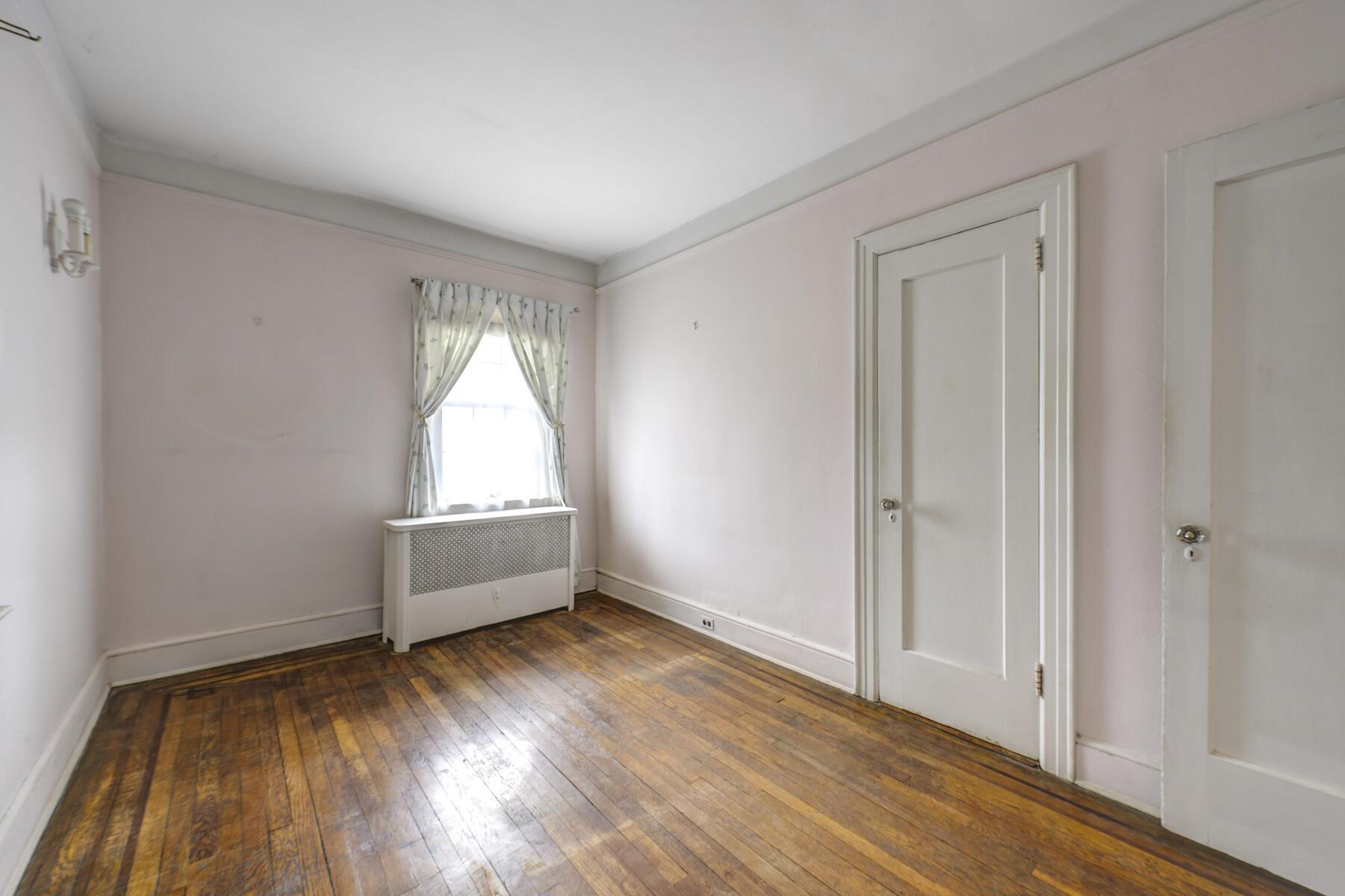 48 Essex Road, Great Neck, New York image 22