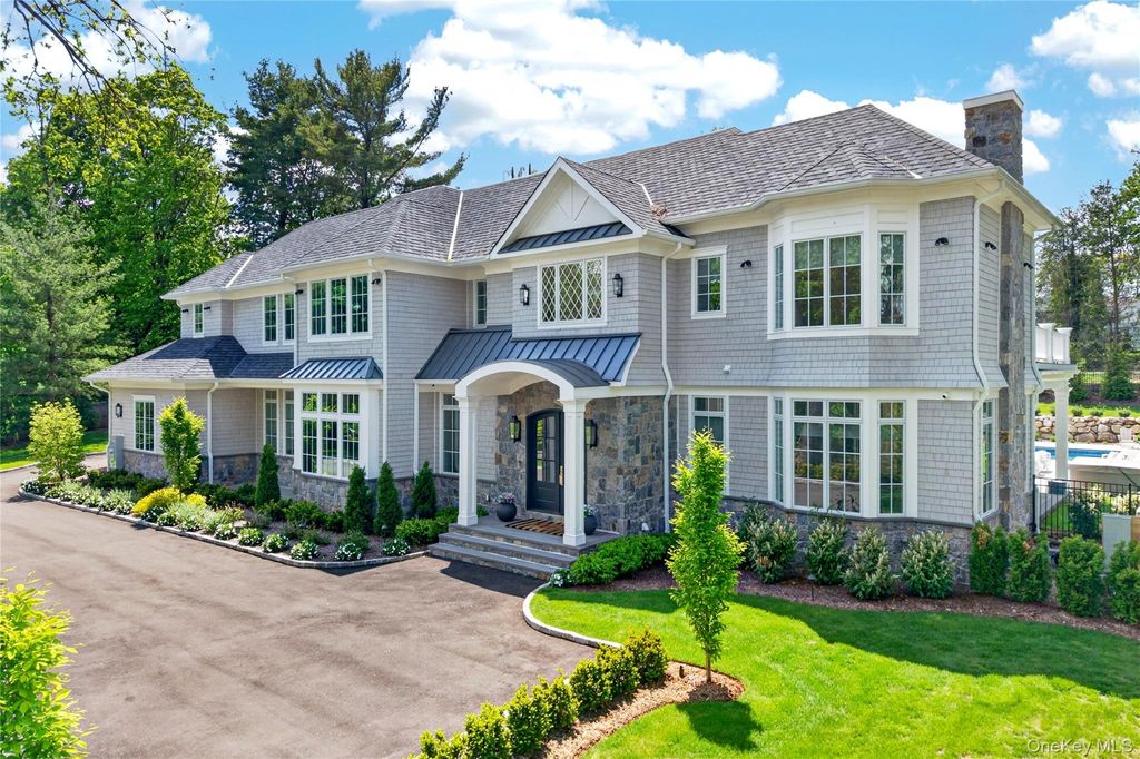 Photo of 3 Woodhollow Lane, Old Brookville, NY 11545 (MLS # 998171)