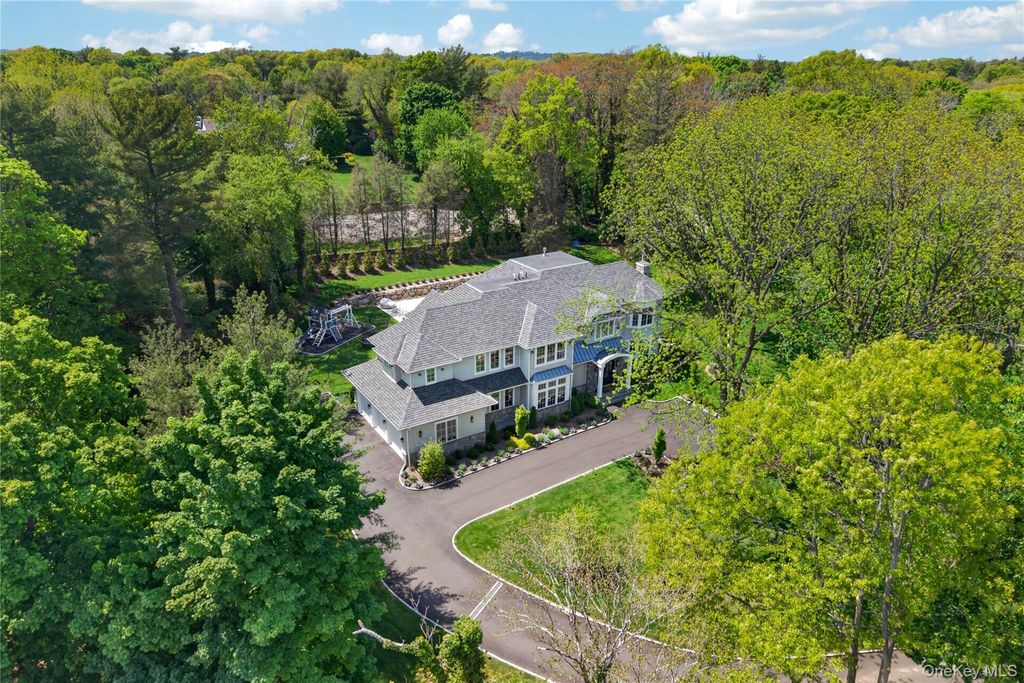 Photo of 3 Woodhollow Lane, Old Brookville, NY 11545 (MLS # 998171)