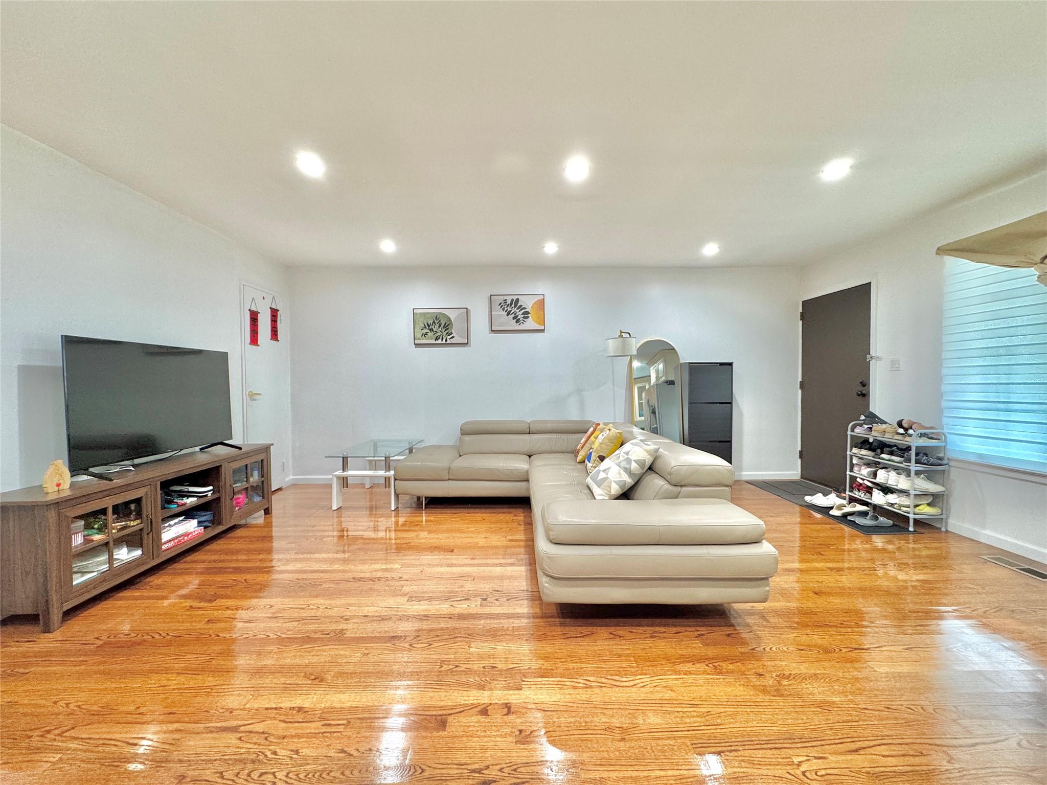 45th Drive, Bayside, Queens, NY - 2 Bedrooms  
2 Bathrooms  
5 Rooms - 
