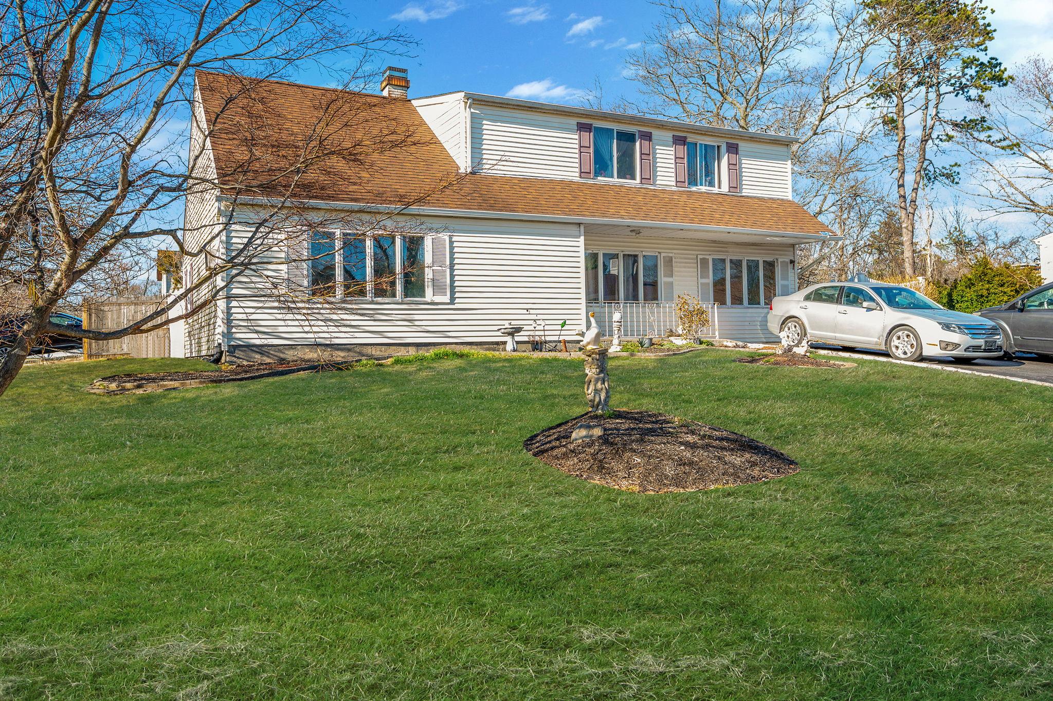 257 Southaven Avenue, Medford, New York image 3