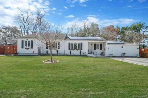 8 Evergreen Avenue Brentwood NY 11717