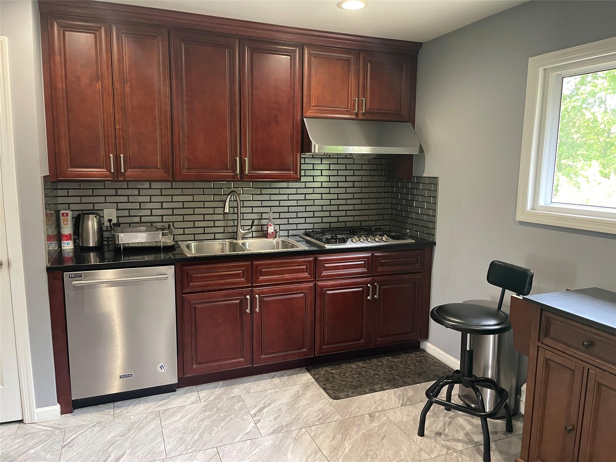 311 Plymouth Street, Dix Hills, New York image 9