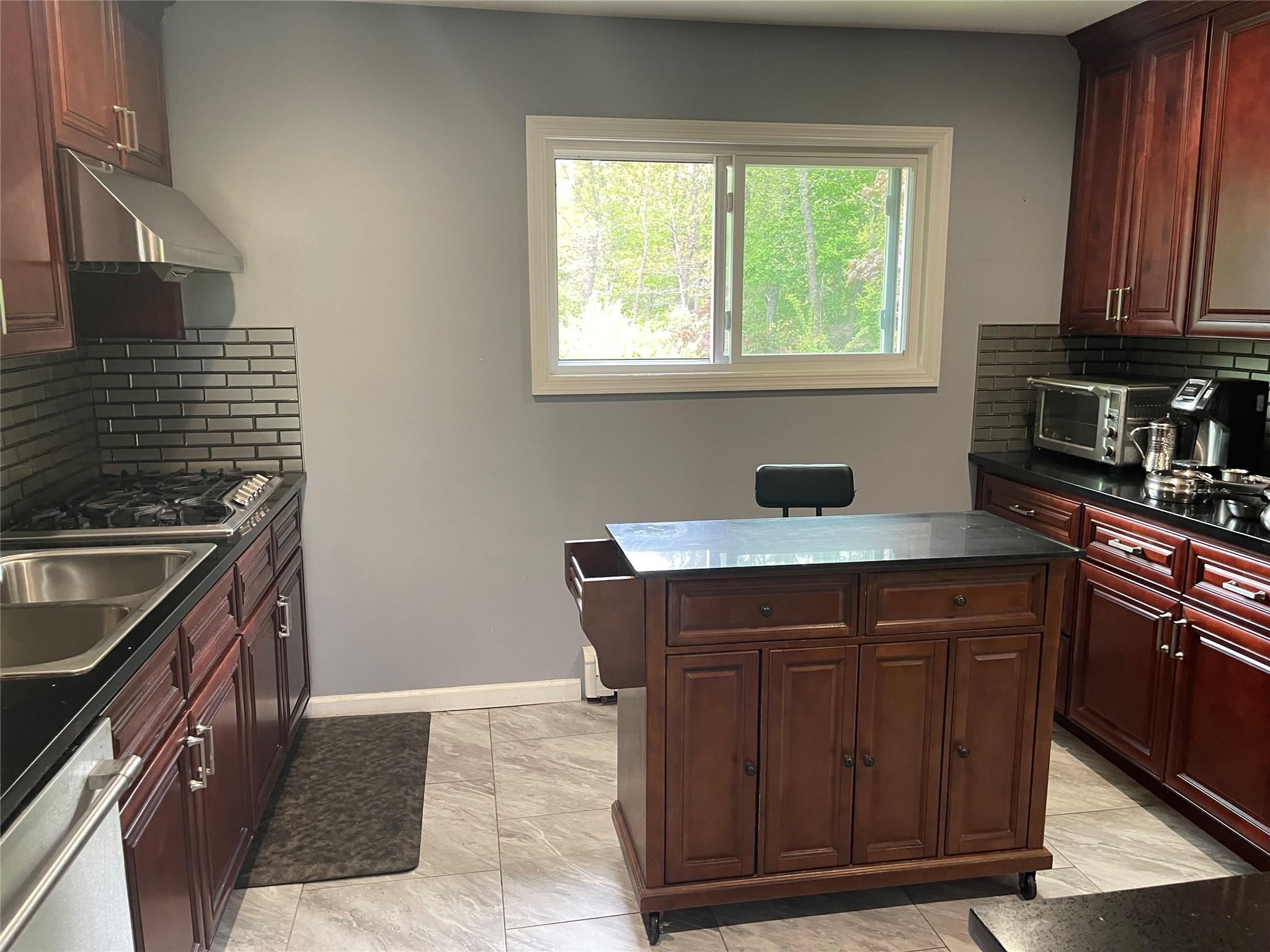 311 Plymouth Street, Dix Hills, New York image 13