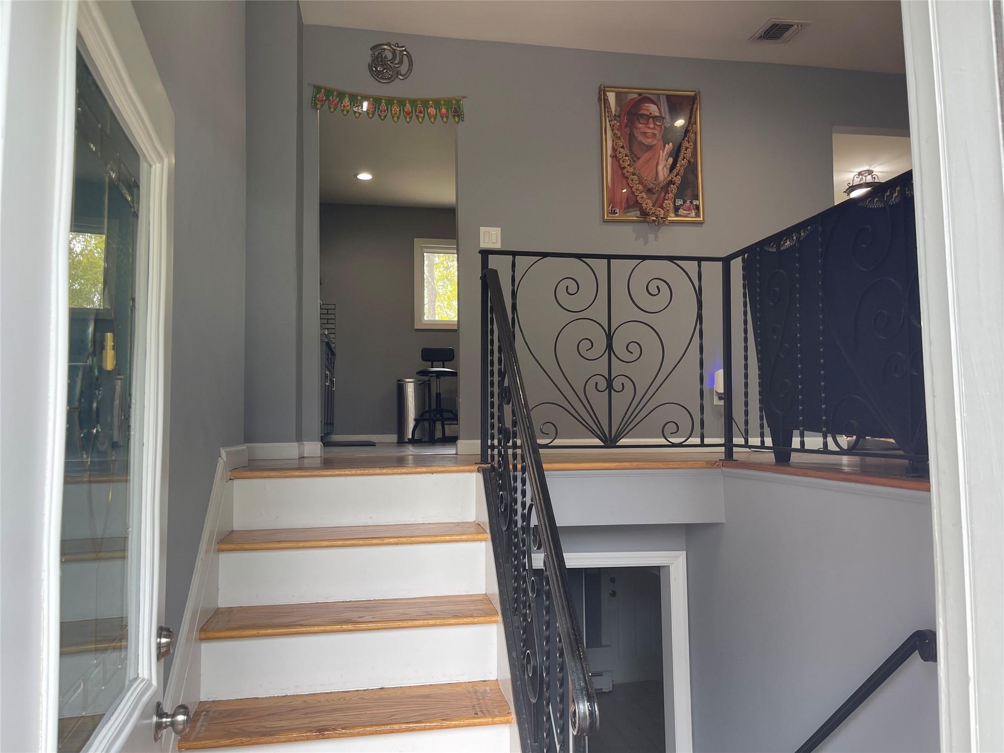 311 Plymouth Street, Dix Hills, New York image 7