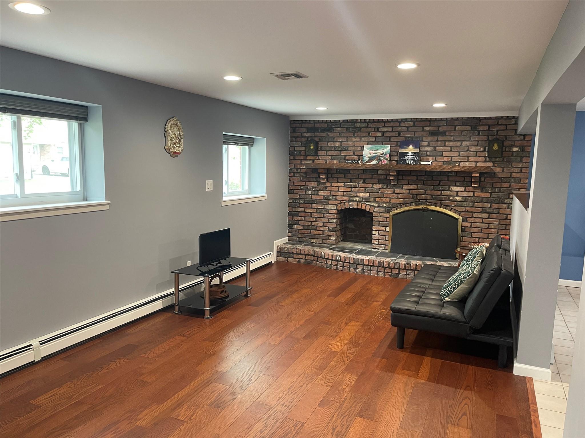 311 Plymouth Street, Dix Hills, New York image 31