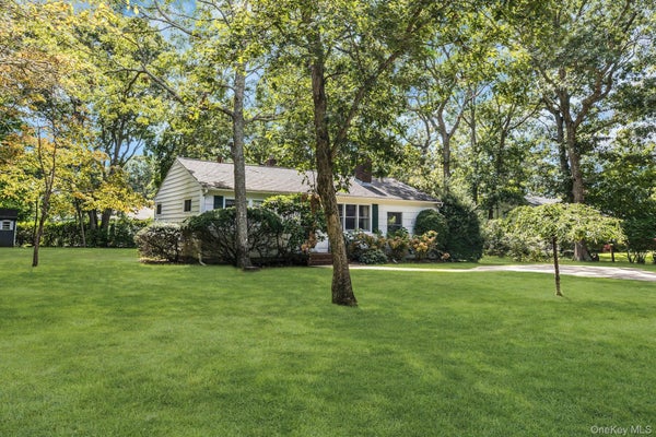 112 LYNNCLIFF RD, HAMPTON BAYS, NY 11946 - Image fa085d114c8de133b81e89ff05371dbf/1580124902