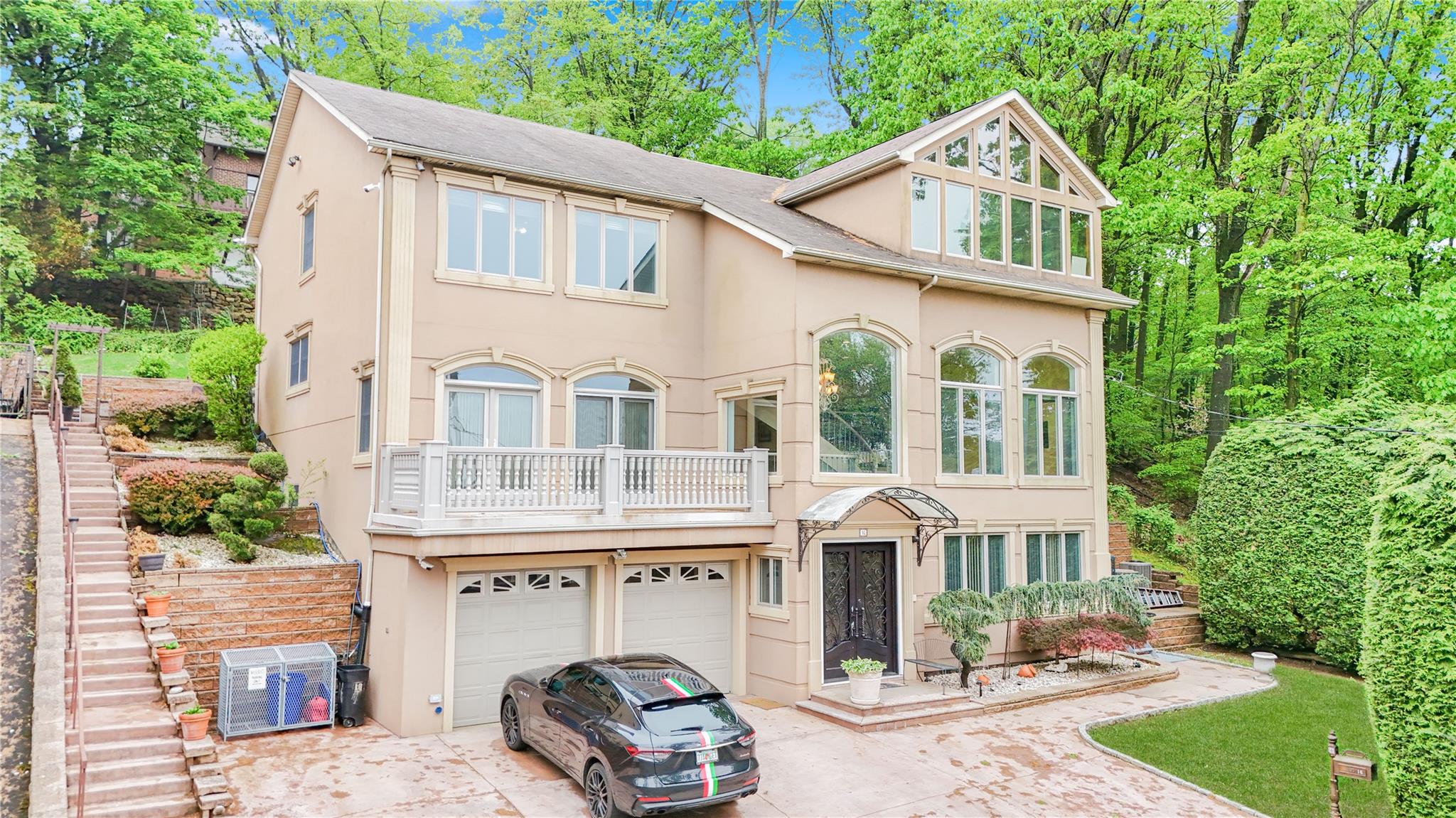 16 Diana Trail, Staten Island, New York image 2