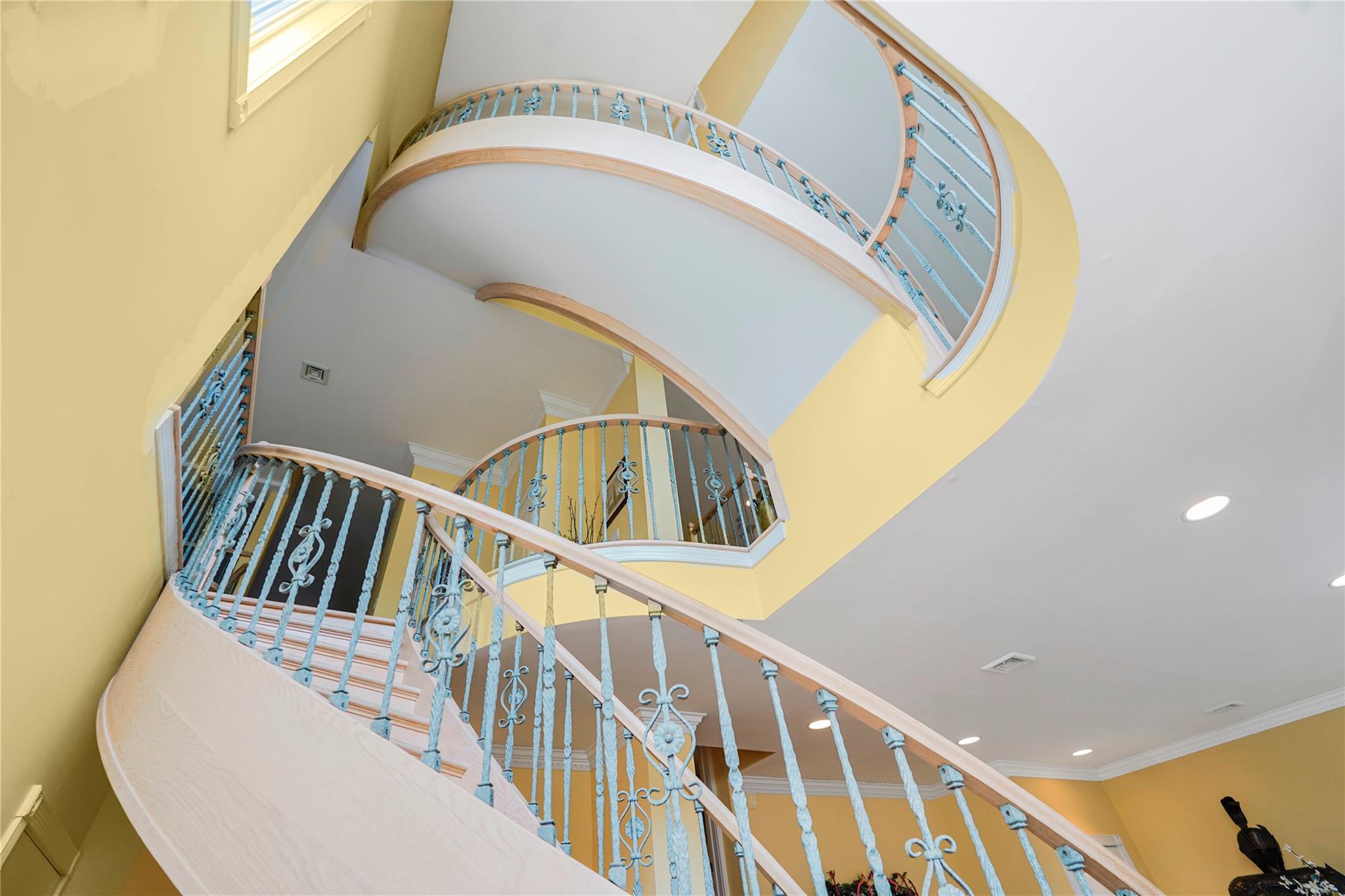 16 Diana Trail, Staten Island, New York image 8