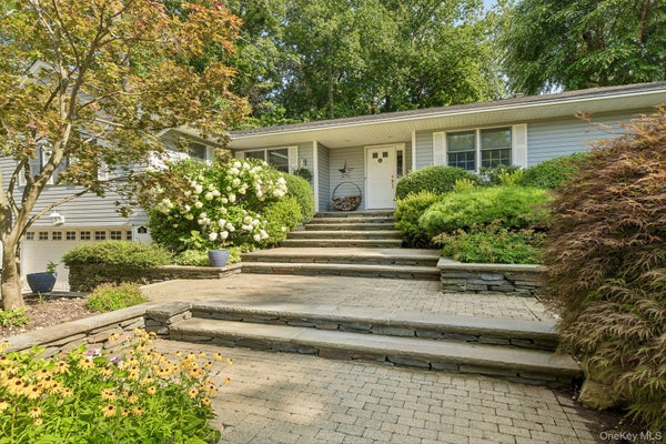 24 VANAD DR, ROSLYN, NY 11576 - Image fa15a27b8c0736ffba7d5fc2a66ffeeb/3839920563