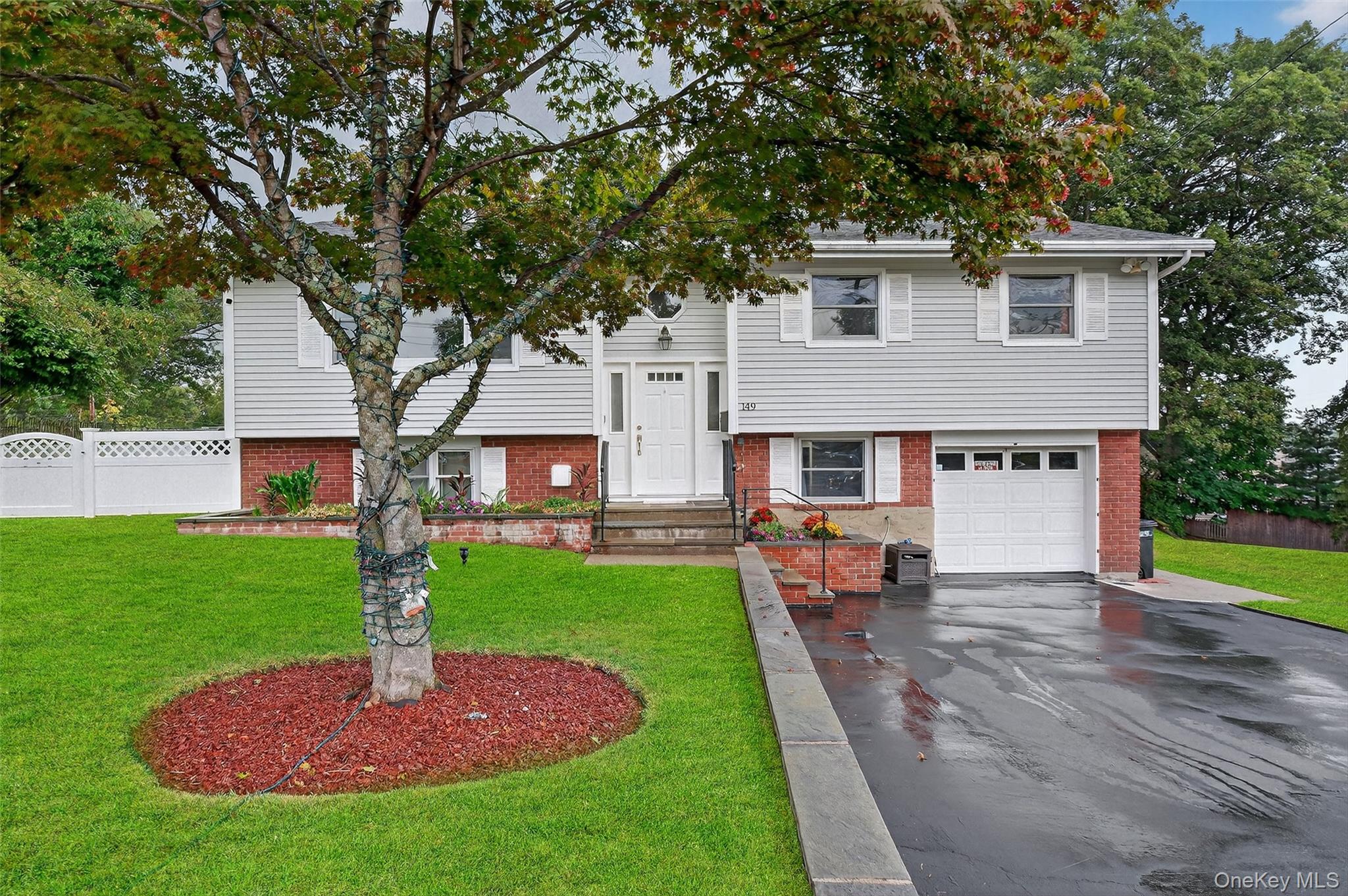 Buchanan, New York 10511, United States, 4 Bedrooms Bedrooms, ,2 BathroomsBathrooms,Residential,Active,222393