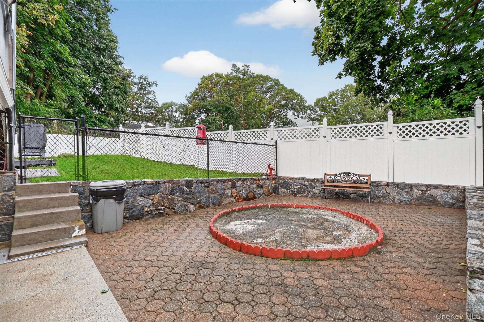 Buchanan, New York 10511, United States, 4 Bedrooms Bedrooms, ,2 BathroomsBathrooms,Residential,Active,222393