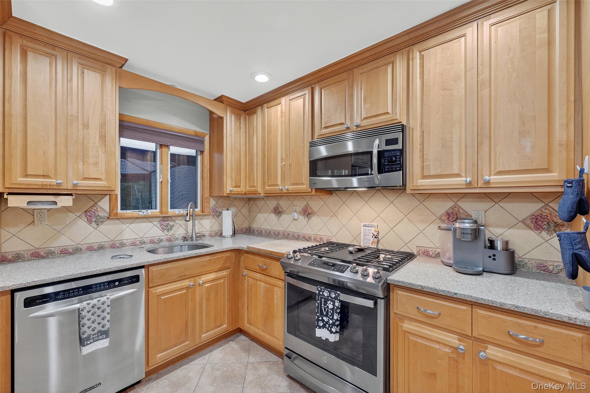 Buchanan, New York 10511, United States, 4 Bedrooms Bedrooms, ,2 BathroomsBathrooms,Residential,Active,222393