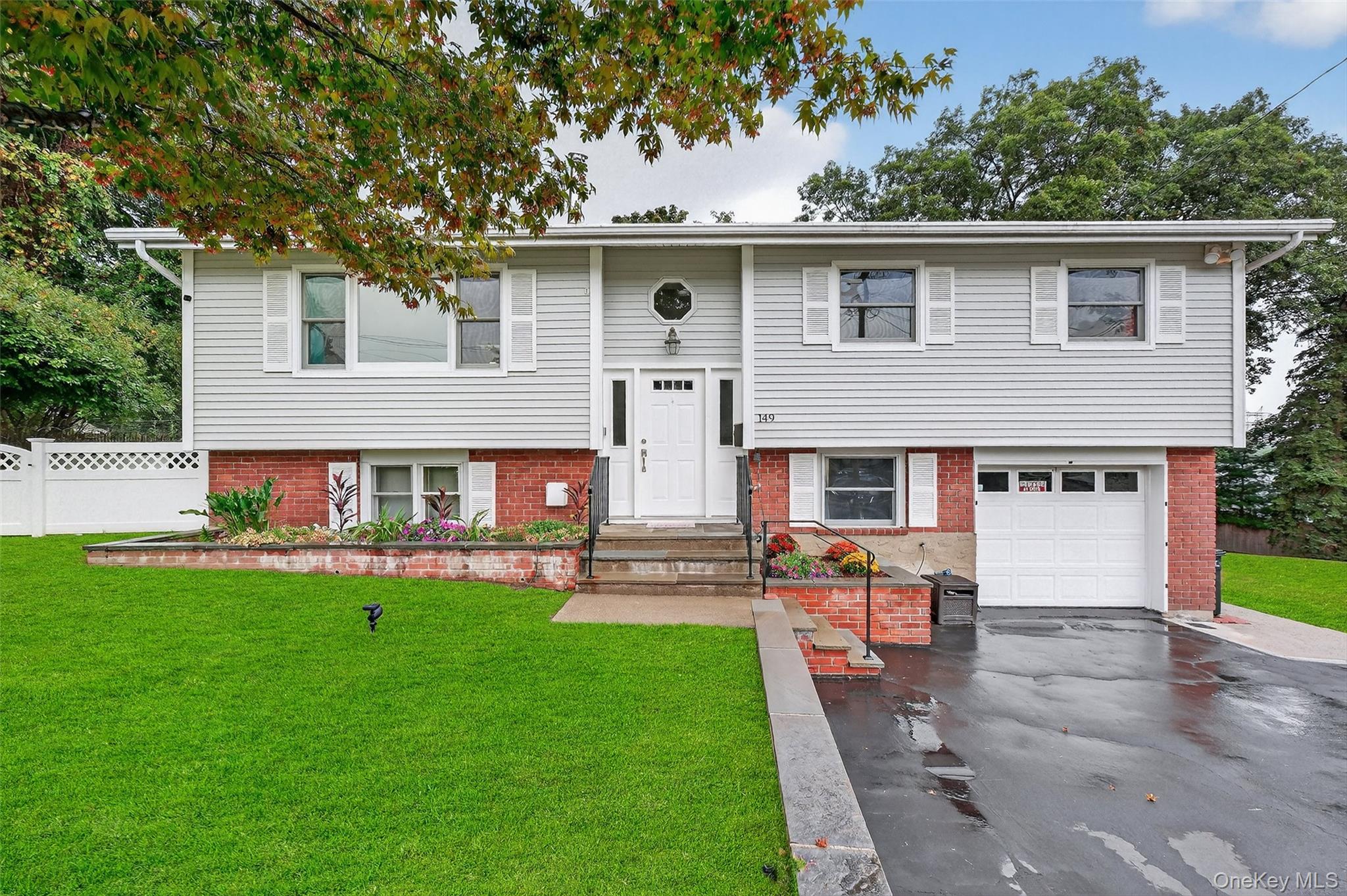 Buchanan, New York 10511, United States, 4 Bedrooms Bedrooms, ,2 BathroomsBathrooms,Residential,Active,222393