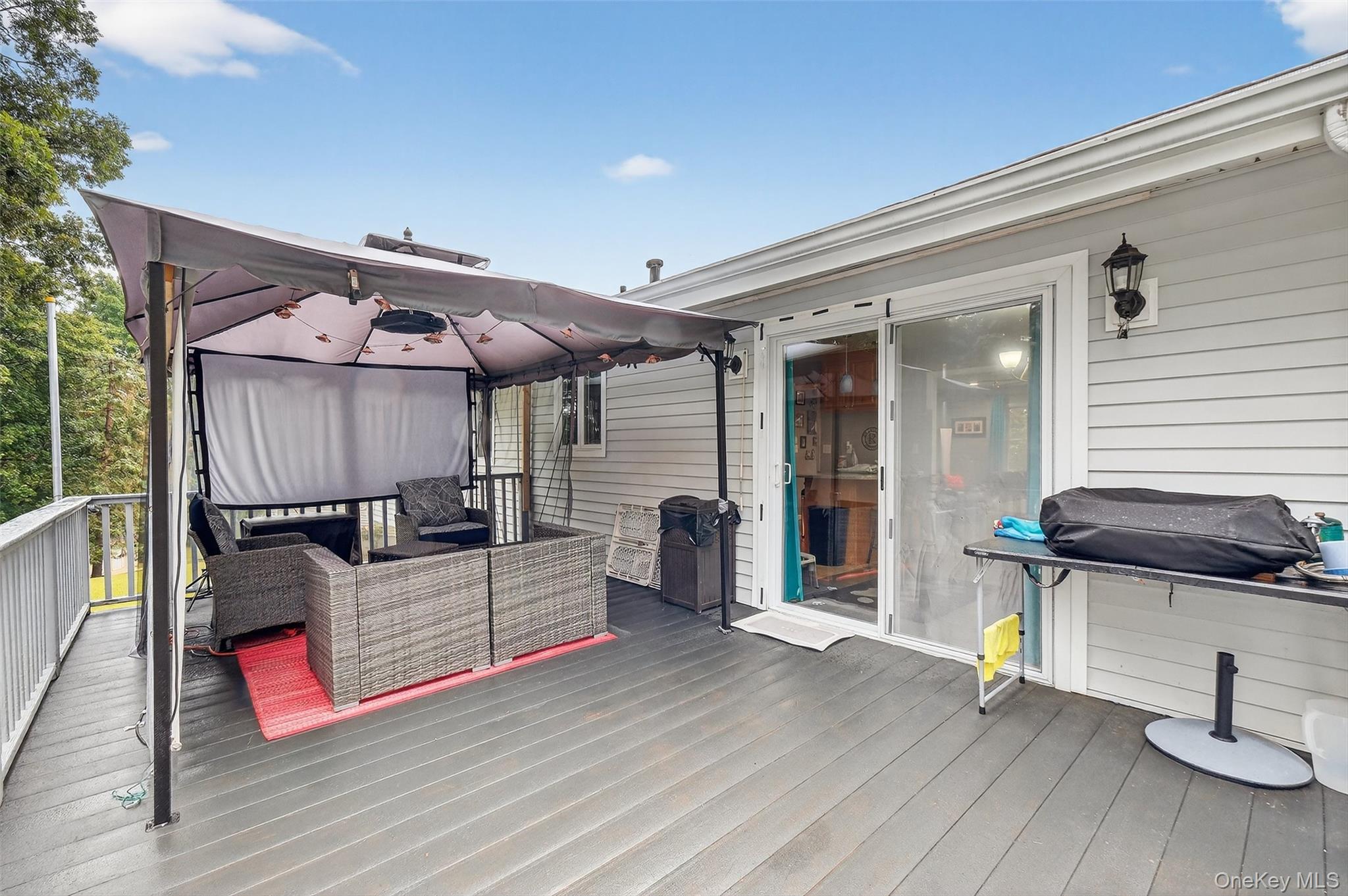 Buchanan, New York 10511, United States, 4 Bedrooms Bedrooms, ,2 BathroomsBathrooms,Residential,Active,222393