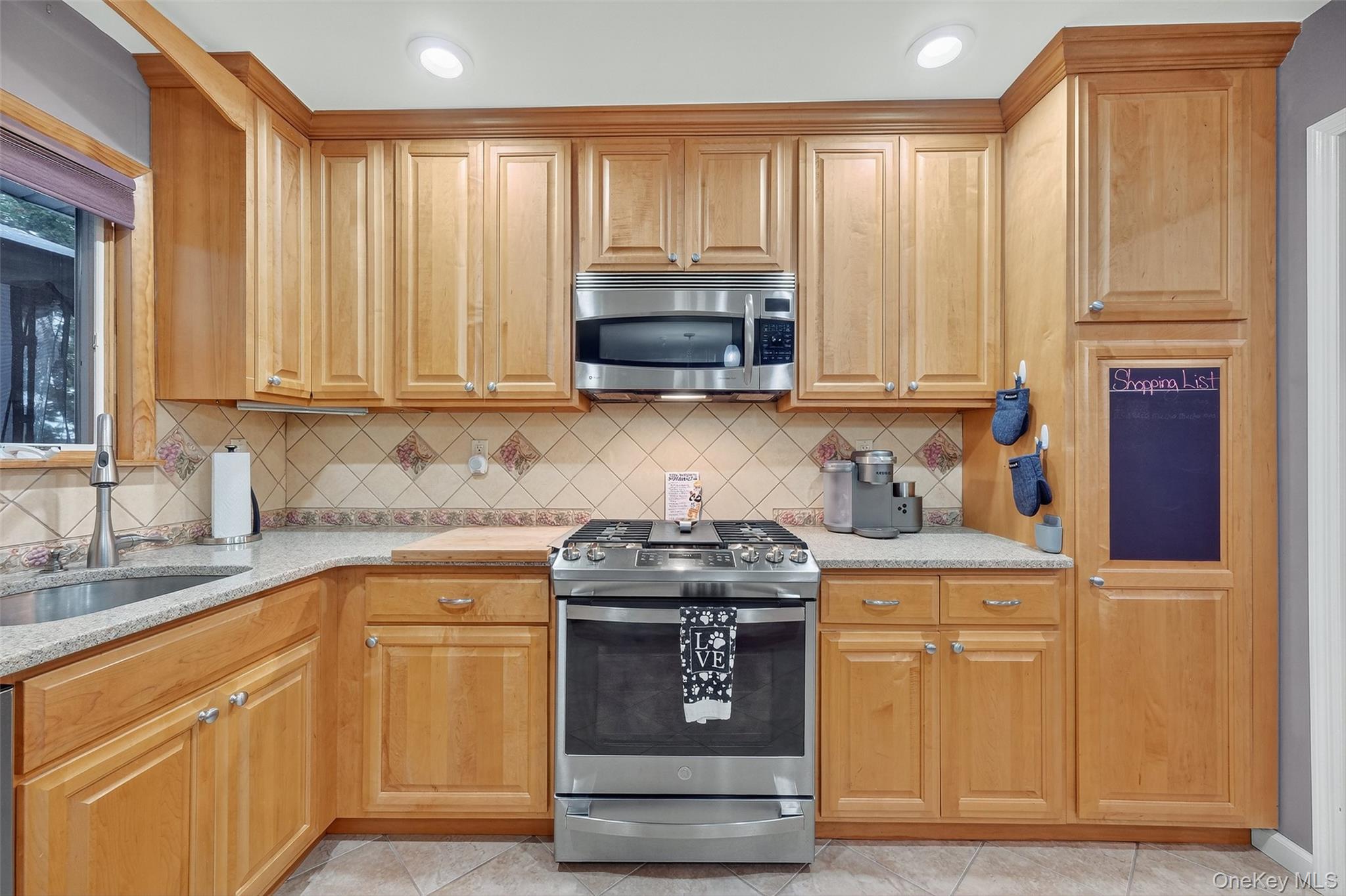 Buchanan, New York 10511, United States, 4 Bedrooms Bedrooms, ,2 BathroomsBathrooms,Residential,Active,222393