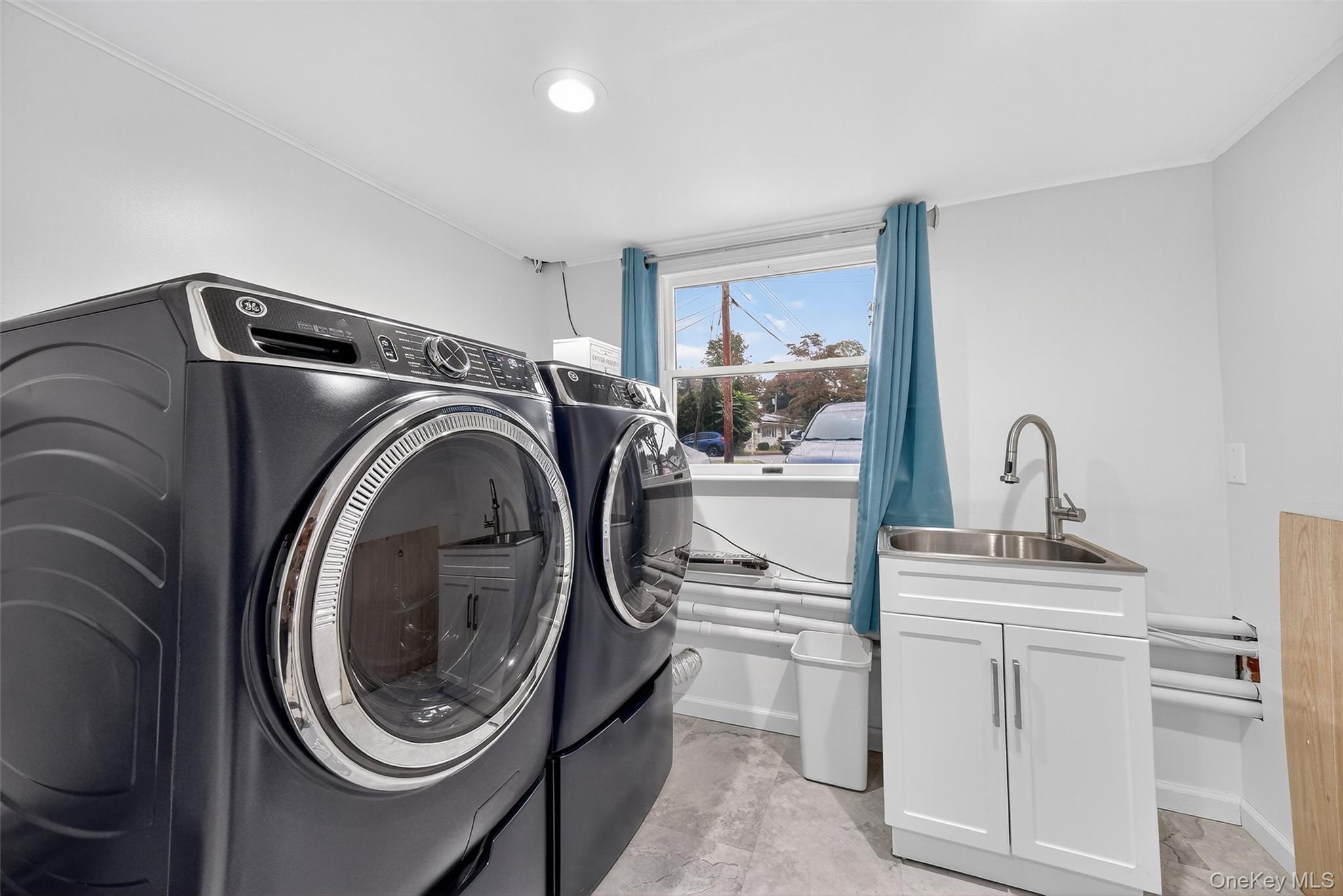 Buchanan, New York 10511, United States, 4 Bedrooms Bedrooms, ,2 BathroomsBathrooms,Residential,Active,222393