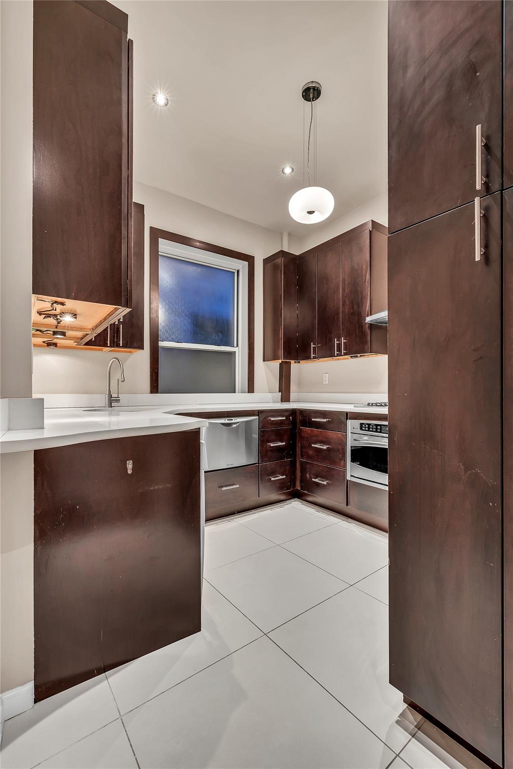 324 E 50th Street 4D
