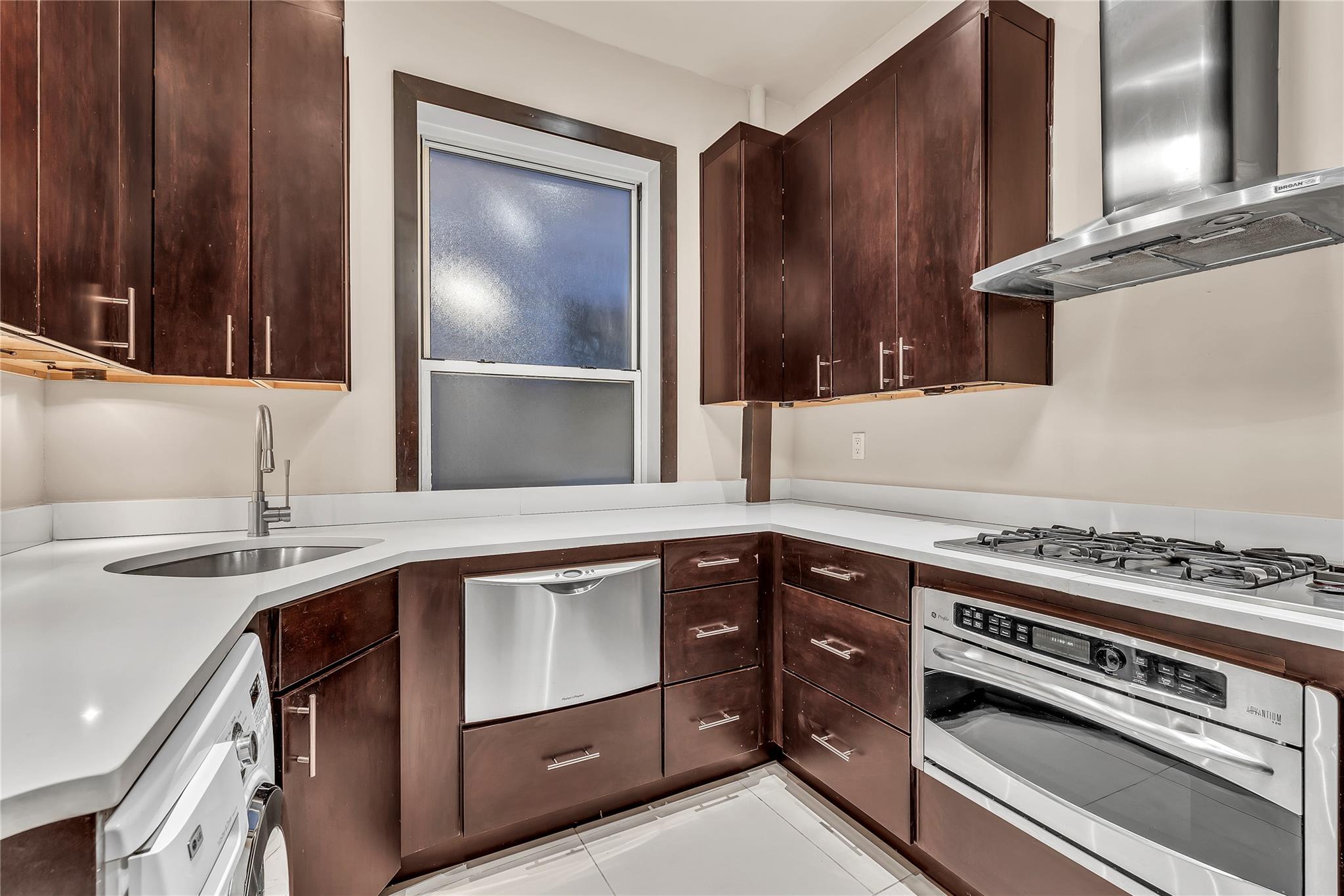 324 E 50th Street 4D