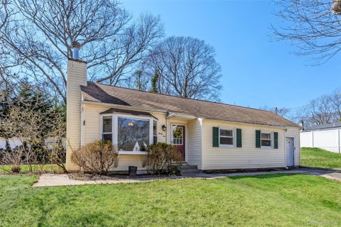 Homes For Sale - 32 Hewlett Drive<br/> Sound Beach, NY 11789