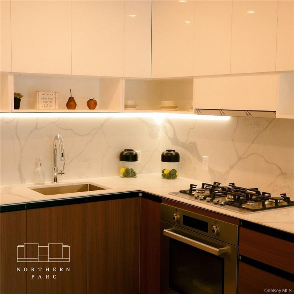Photo of 144-49 Northern Blvd Blvd #224, Flushing, NY 11354 (MLS # 915000)