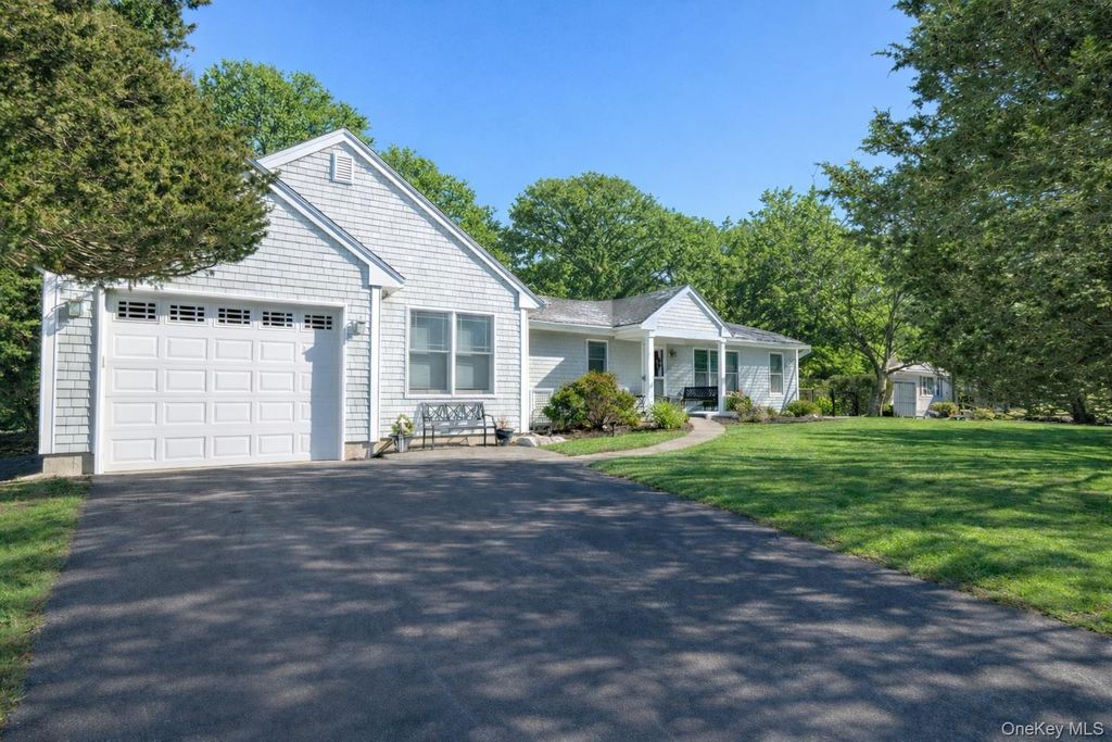 Photo of 1545 E Gillette Drive, East Marion, NY 11939 (MLS # 960982)