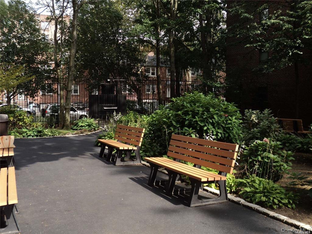 91-10 32 Avenue E102