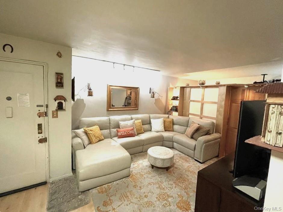 91-10 32 Avenue E102