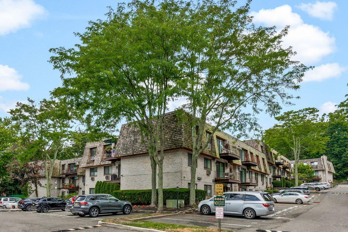 555 Central Park Avenue 352