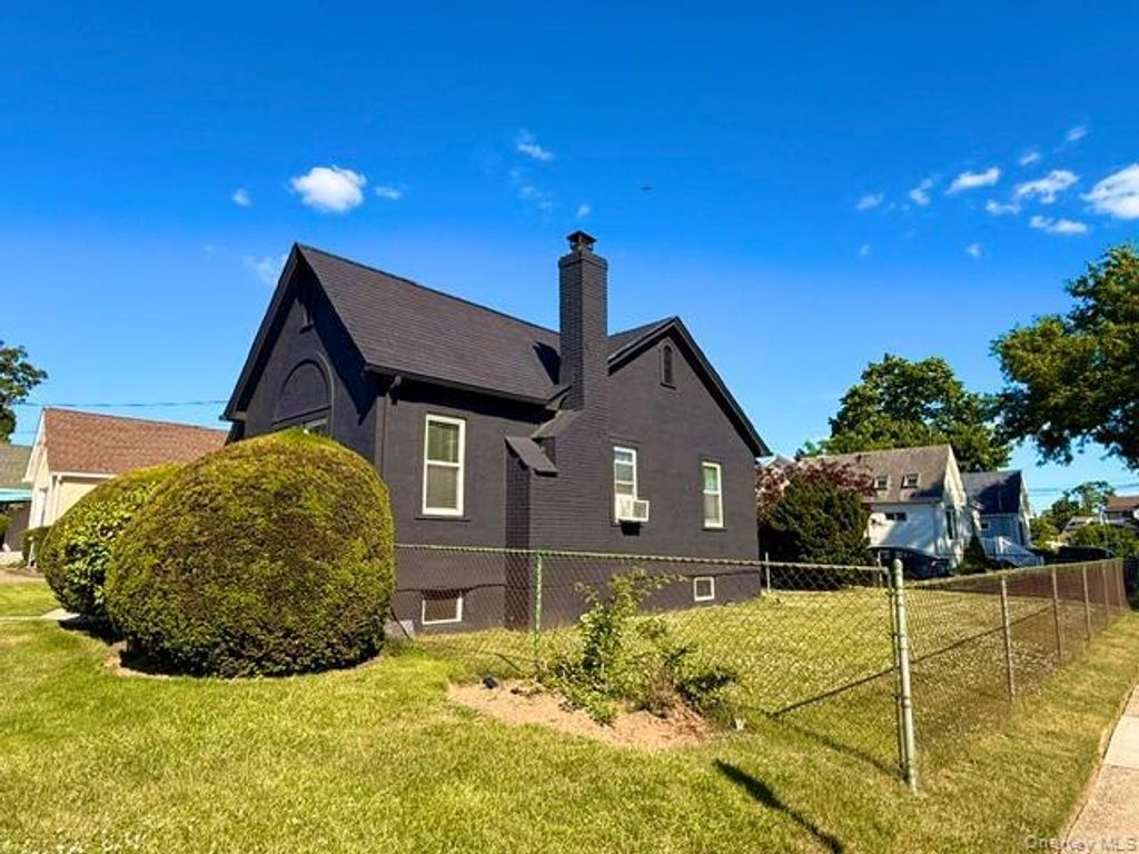 Photo of 43 Elinor Place, Freeport, NY 11520 (MLS # 1017030)