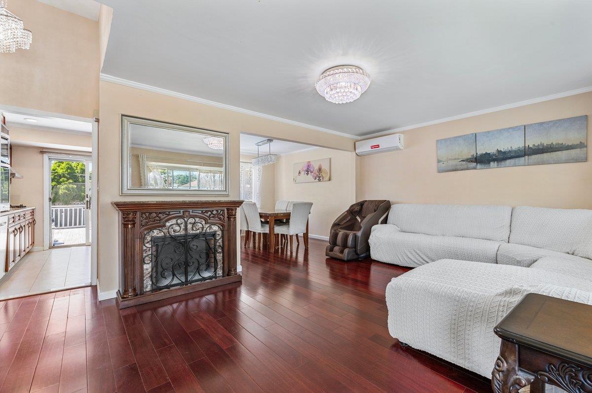 42 Macarthur Avenue, Plainview, New York image 3