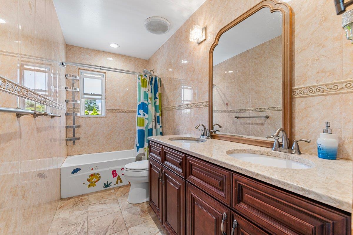 42 Macarthur Avenue, Plainview, New York image 11