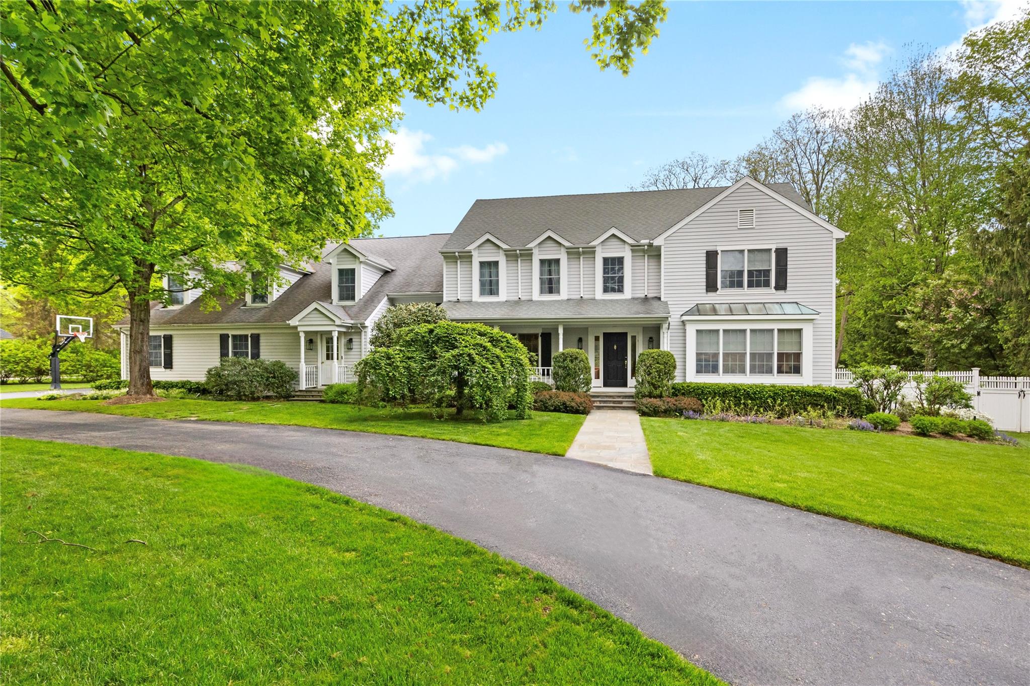 Rental Property at Round, House Court, Bedford, New York - Bedrooms: 5 
Bathrooms: 6 
Rooms: 18  - $22,000 MO.