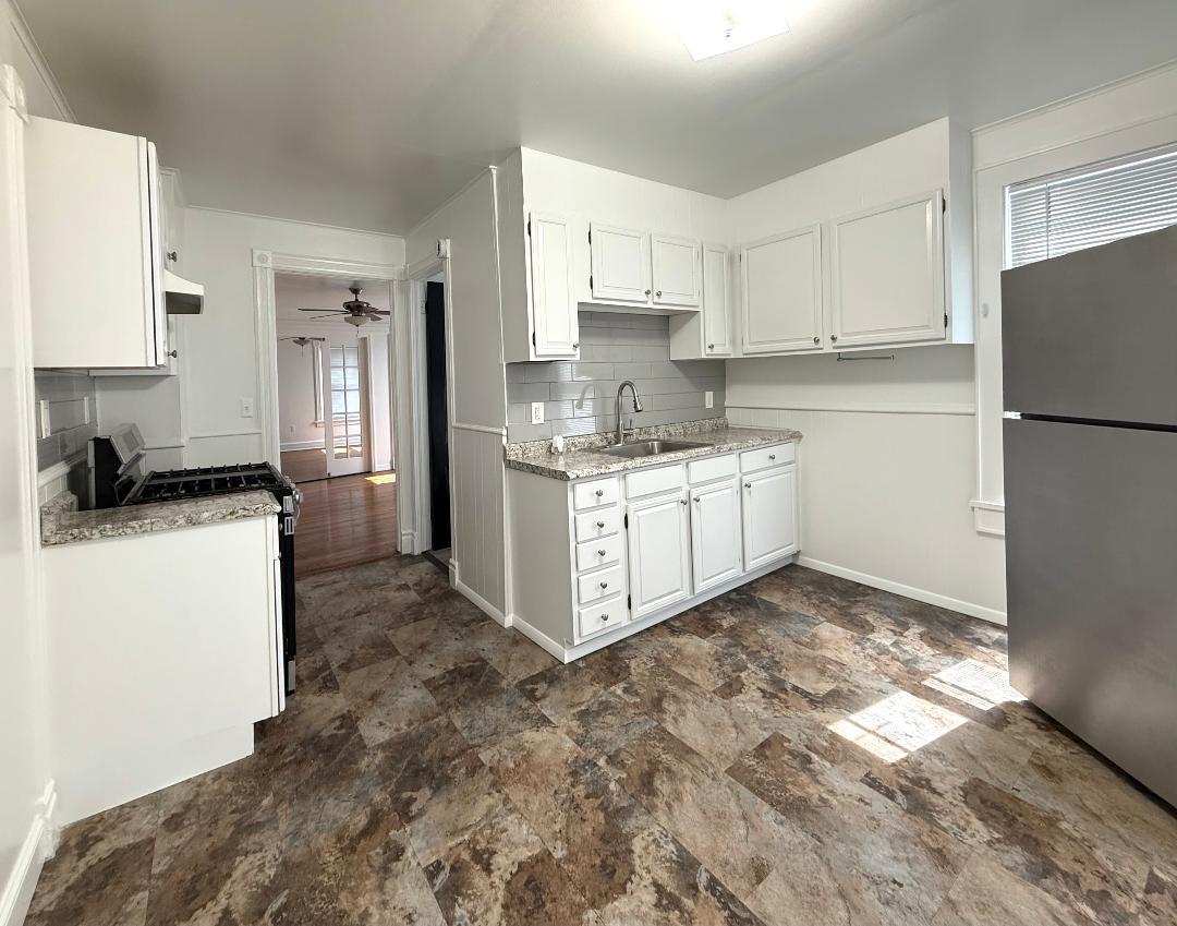 Lincoln Avenue, Poughkeepsie, New York - 2 Bedrooms  
1 Bathrooms  
5 Rooms - 