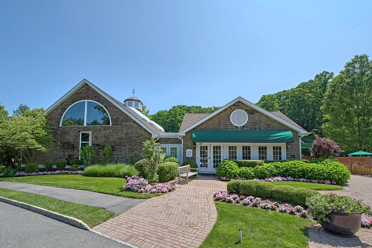 134 Ruxton Road, Mount Kisco, New York image 24