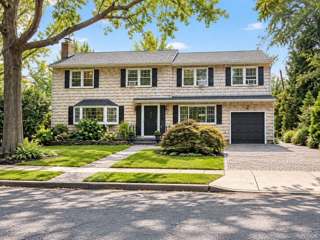 Photo of 37 Bayberry Avenue, Garden City, NY 11530 (MLS # 1056255)