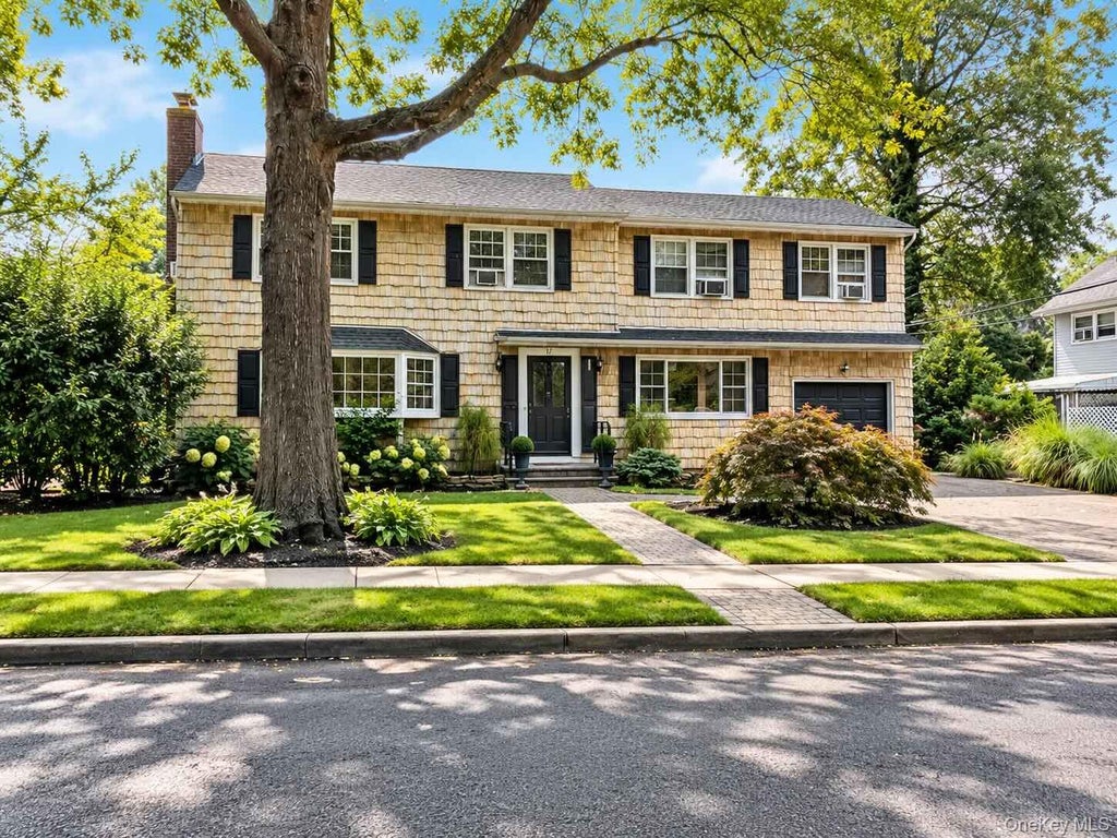 Photo of 37 Bayberry Avenue, Garden City, NY 11530 (MLS # 1056255)